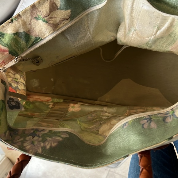 Large Nordic house designs overnight zippered bag - Picture 6 of 8